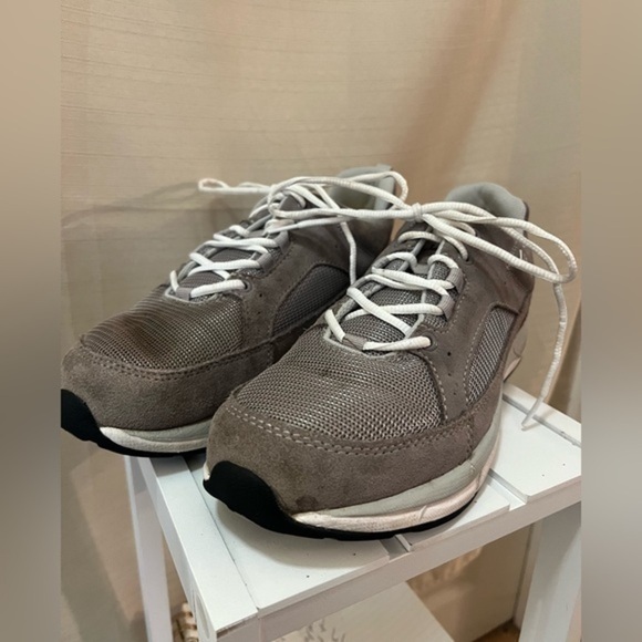 L.l Bean women’s sneakers size 10 grey casual hiking outdoor shoe - Picture 1 of 6